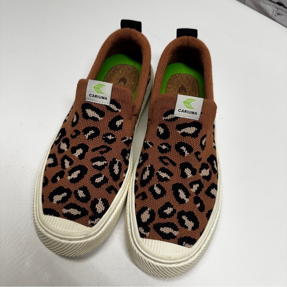 CARIUMA Leopard Print Slip-On Shoes SIZE 6